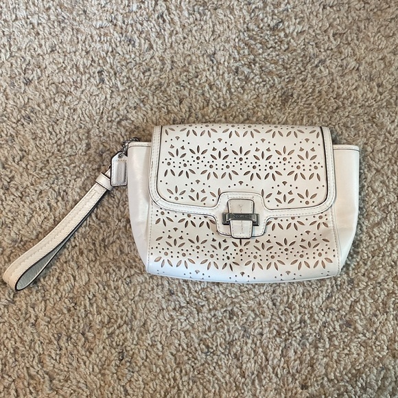 Coach Taylor eyelet clutch/ wristlet. - Picture 2 of 5